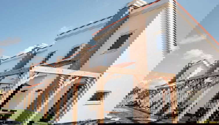 Photo 1 - Modern Home Near Sea in Park