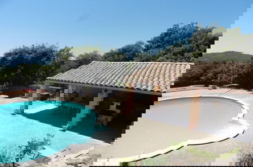 Foto 13 - Pretty, Spacious Holiday Home With Private Pool