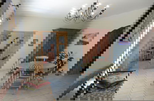 Foto 17 - Pretty, Spacious Holiday Home With Private Pool