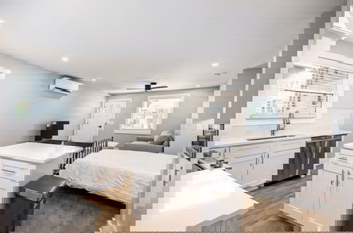 Foto 4 - The Nomad by AvantStay – Modern Comfort Near Downtown