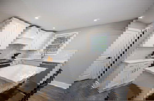 Foto 7 - The Nomad by AvantStay – Modern Comfort Near Downtown