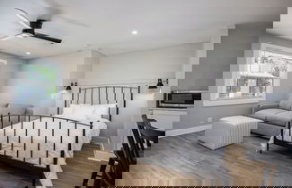 Foto 3 - The Nomad by AvantStay – Modern Comfort Near Downtown