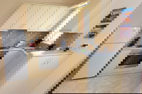 Photo 38 - Barbaras Apartments