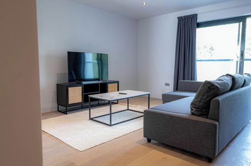Foto 20 - Stylish Apartments with Balcony for upper apartments & Free Parking in a prime location - Five Miles from Heathrow Airport