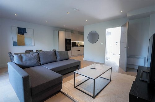 Photo 21 - Stylish Apartments with Balcony for upper apartments & Free Parking in a prime location - Five Miles from Heathrow Airport