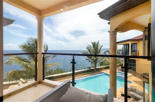 Foto 35 - Breathaking Luxury Cliffside Villa