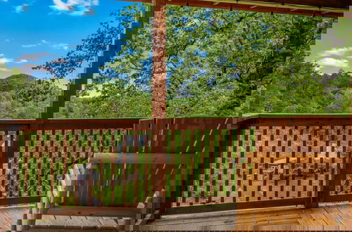 Foto 47 - Dollywood Delights by Ghosal Luxury Lodging