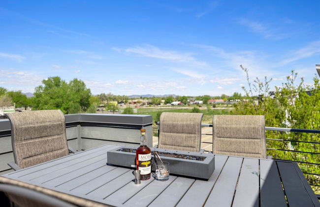 Elegant Oasis - Fireplaces, King Beds, Mtn Views! - Foto 35
