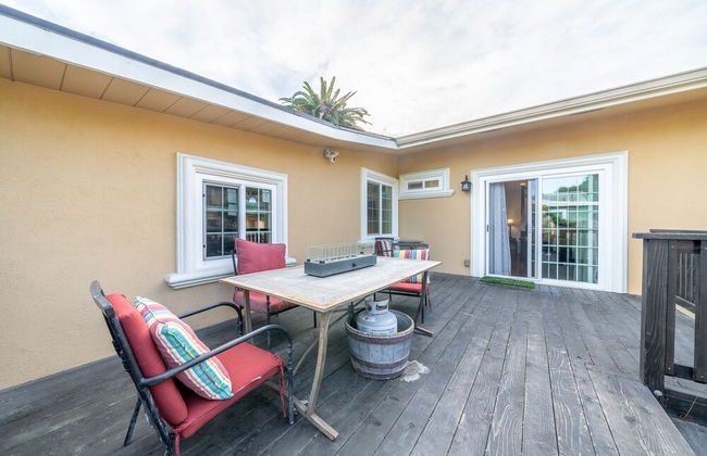 Fully Updated 3 BDR Seaside Home Minutes to Beach! - Photo 38