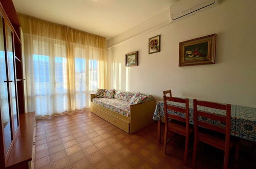 Foto 5 - Flat With Beautiful Terrace Close to the sea