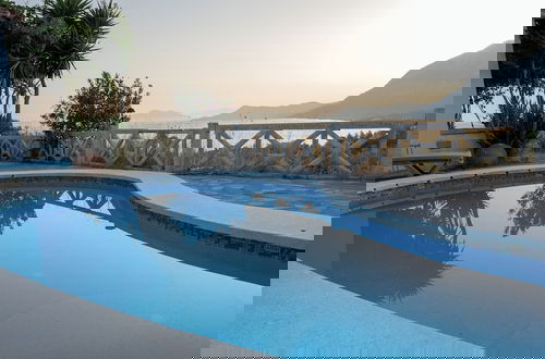 Foto 16 - Apartment With Pool and Panorama View