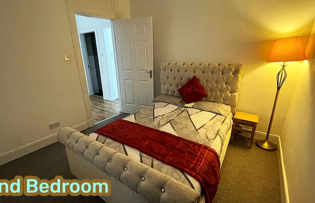 Luxury 2 Bedroom Entire Flat - Self Check in & Check out - Photo 2