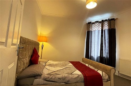 Foto 2 - Entire Apartment With 2 Bedroom & 6 Sleepers Next to M90; Best for Holiday Lover