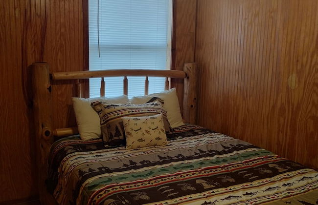 Anglers Riverfront Cabins - Photo 4