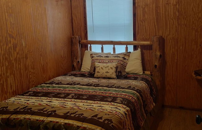 Anglers Riverfront Cabins - Photo 3
