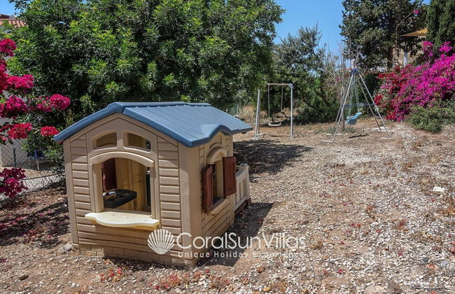 Large Pool & Garden, Billiard, Peaceful Area, Near to the Sea, Coral Bay Paphos - Photo 65