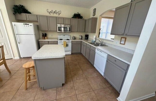 South Facing Pool Home - Room for the Whole Family! - Foto 9