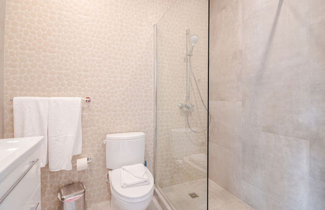 Modern Trestrapi Beach Villa 8 bed 8 Bath 2 Pools - Photo 25