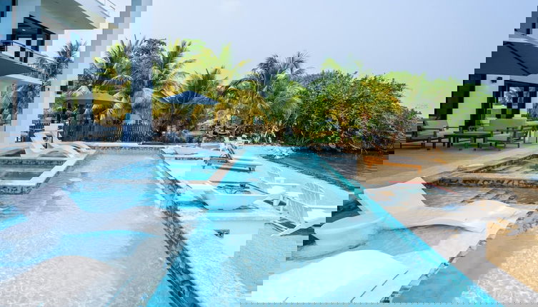 Foto 1 - Spacious 4-bed Villa in Placencia Village w Pool