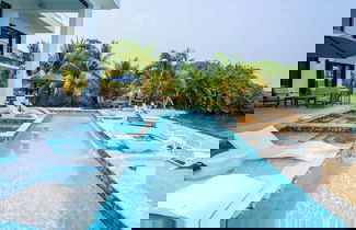 Photo 1 - Spacious 4-bed Villa in Placencia Village w Pool