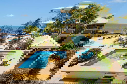 Foto 37 - Lucky Duck Villa - Huge Beachfront Pool and Pier