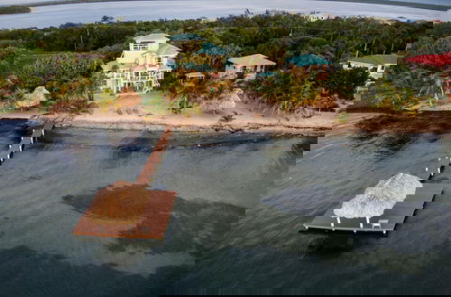 Foto 1 - Lucky Duck Villa - Huge Beachfront Pool and Pier