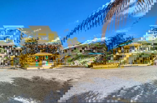 Foto 5 - Lucky Duck Villa - Huge Beachfront Pool and Pier