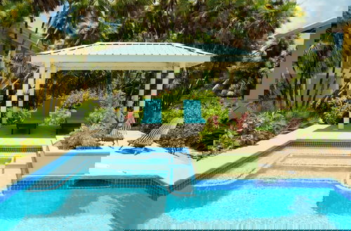 Foto 57 - Lucky Duck Villa - Huge Beachfront Pool and Pier