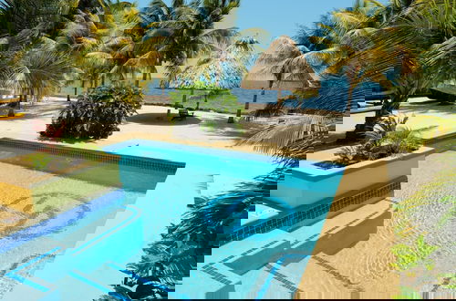 Foto 54 - Lucky Duck Villa - Huge Beachfront Pool and Pier