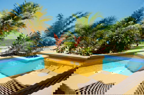 Foto 53 - Lucky Duck Villa - Huge Beachfront Pool and Pier