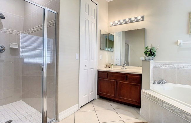 Fantastic 7 Bed 6 Bath In Prestigious Gated Comm. 7 Bedroom Villa by Redawning - Foto 41