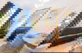 Foto 1 - Chic and Refined Apartment