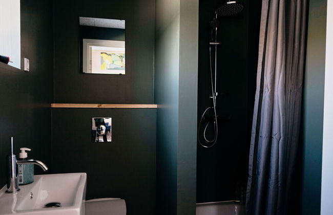 Studio Apartment | Unique Location | Stunning View - Photo 7