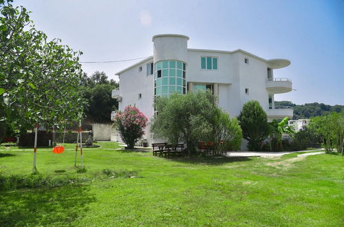 Photo 14 - Vacation Home w Terrace and Garden in Ulcinj