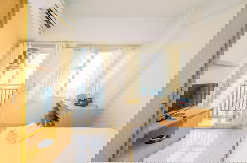 Foto 5 - Cozy Living Studio Room At Margonda Residence 3 Apartment