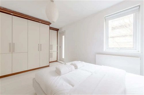 Foto 1 - Bright 2BD Flat With Balcony - Tower Hill