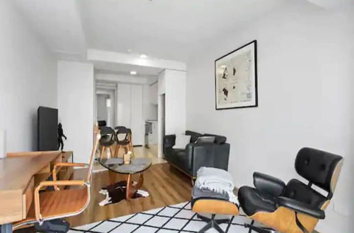 Foto 4 - Central Modern Apartment With Remote Working Space