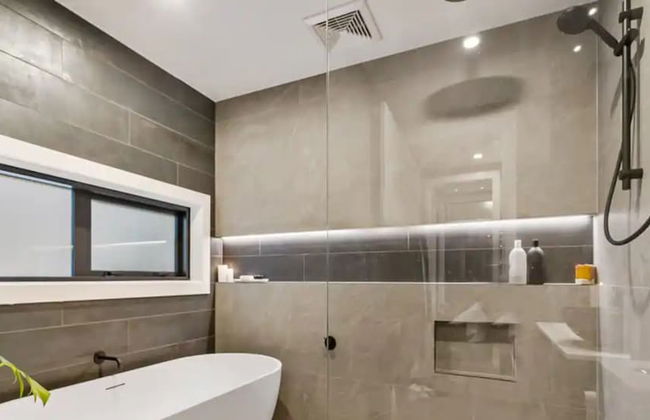 Awesome Apartment W/ Parking! - Photo 6