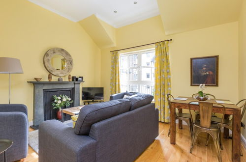 Foto 6 - 393 Delightful 2 Bedroom Apartment off the Royal Mile With Secure Parking
