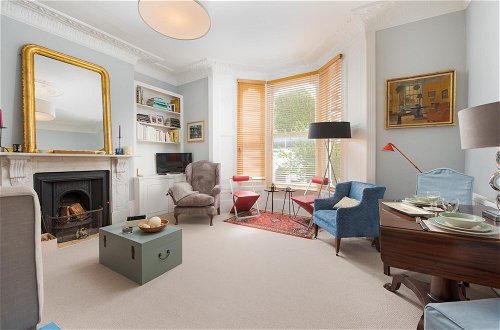Photo 9 - Charming Flat in Leafy West London by Underthedoormat