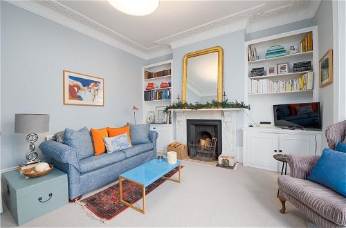 Photo 11 - Charming Flat in Leafy West London by Underthedoormat