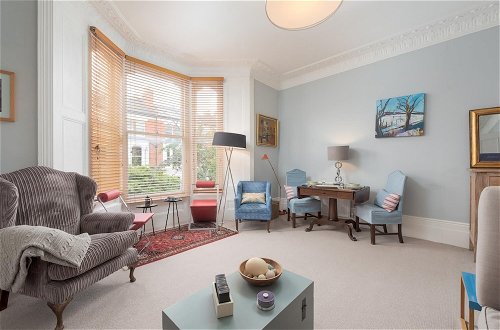 Photo 10 - Charming Flat in Leafy West London by Underthedoormat