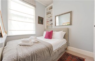 Photo 3 - Charming Flat in Leafy West London by Underthedoormat