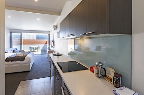 Photo 11 - Studio Apartment Sandy Bay