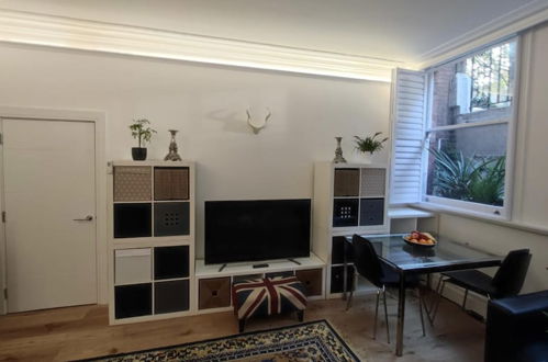 Photo 3 - Luxury 2-bed Apartment in Central London