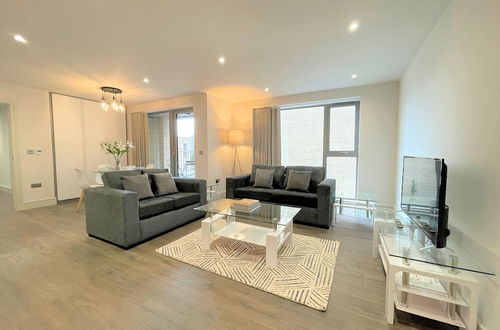 Photo 7 - Spectacular 2BR Apartment with Parking