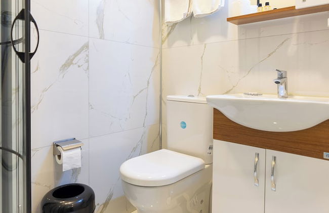 Valens Boutique Hotel - Photo 25