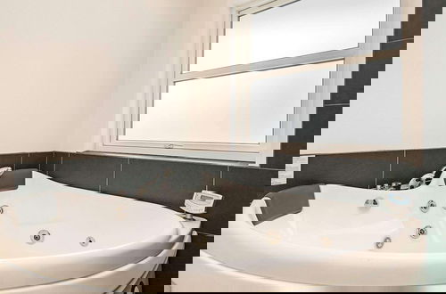 Foto 16 - Luxurious Spa Retreat in Blokhus-by Traum