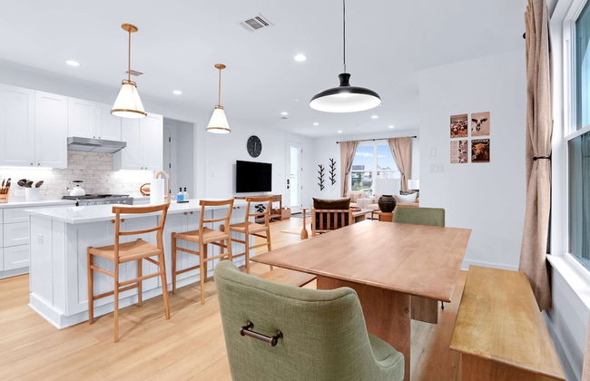 Chic Modern Farm Haus - Minutes to Everything - Foto 23