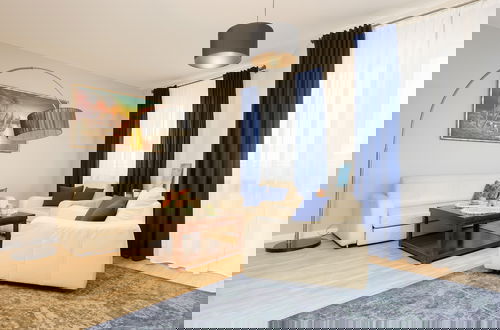 Foto 36 - Cozy Apartment With Balcony by Renters